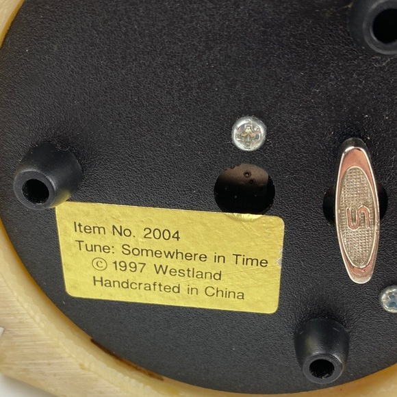 Vintage Musical Snow Globe Angel with Pink Roses - Picture 10 of 13